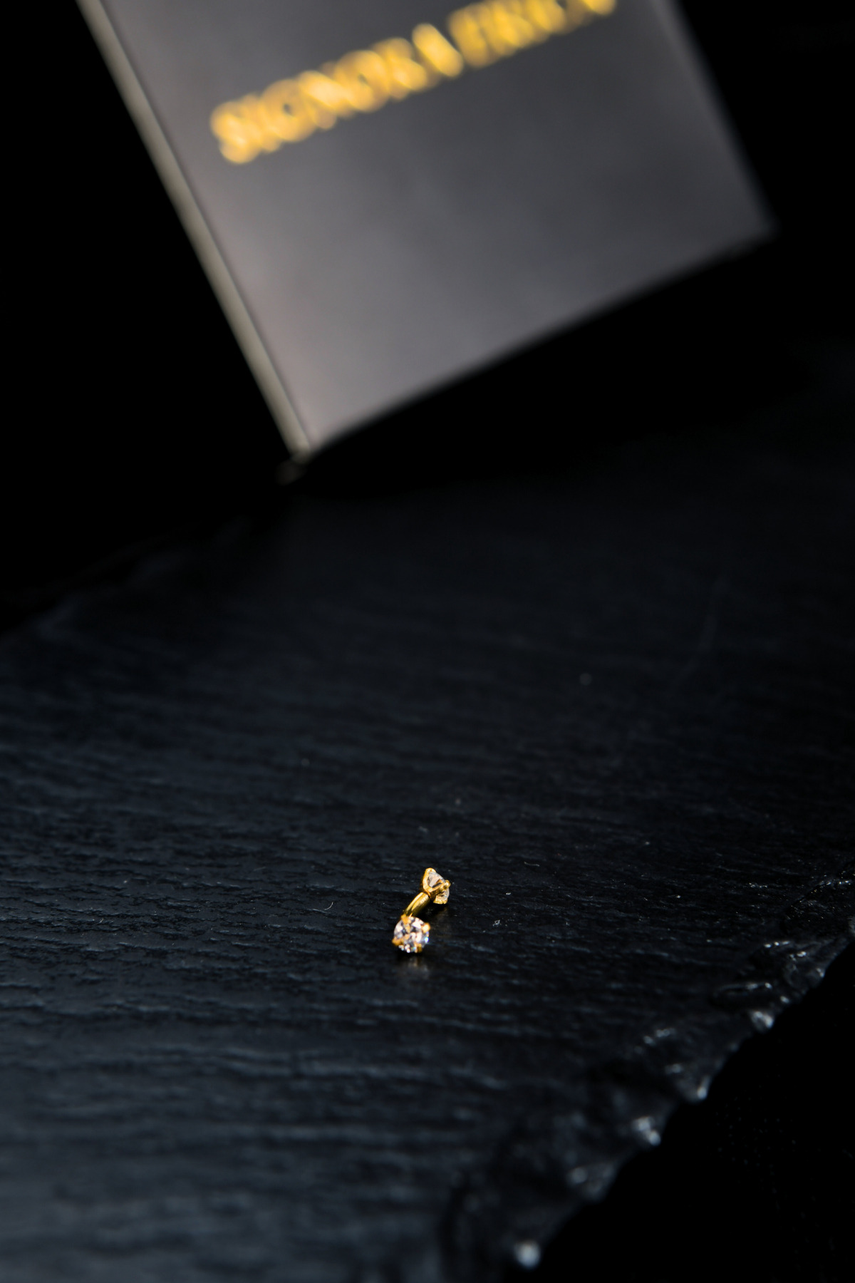 İki Ucu Yuvarlak İçine Giren Taşlı Kaş Piercing