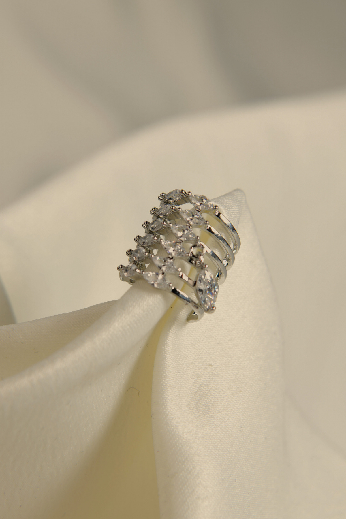 6 Sıralı Üzeri Taşlı Ucu Sallantılı Earcuff