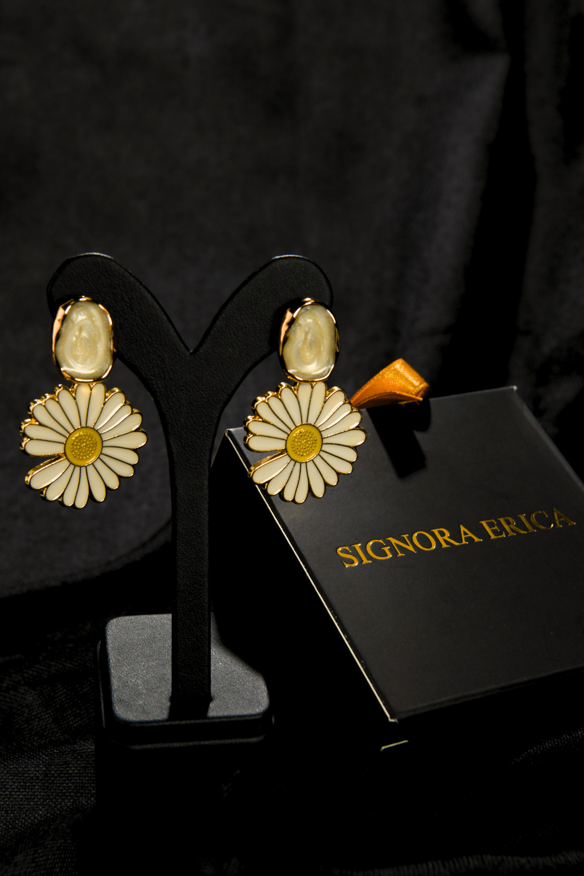 Damla Çerçevede İncili Papatya Model Sallantlı Kadın Çelik görünümlü Xp Küpe