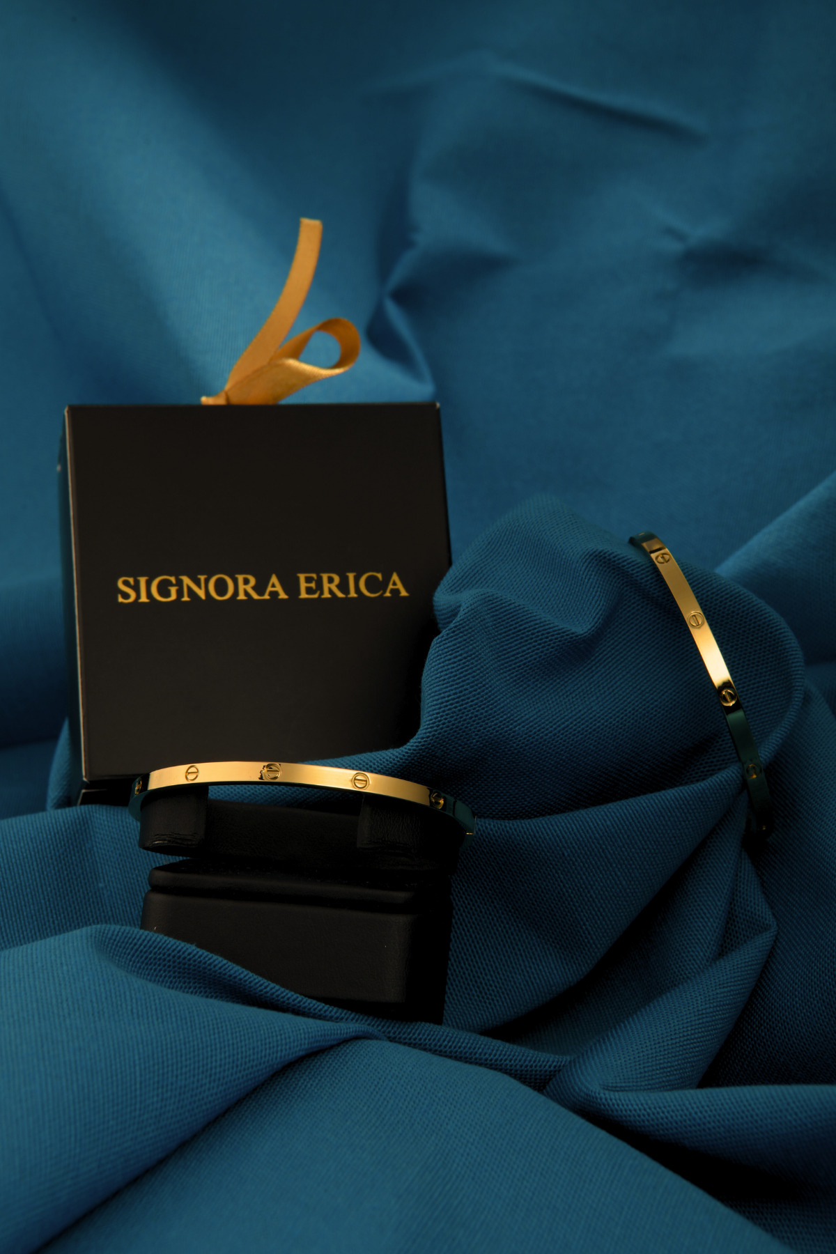 Vida Desenli Taşlı 62mm Çapında 4mm Kalınlığında Kelepçe