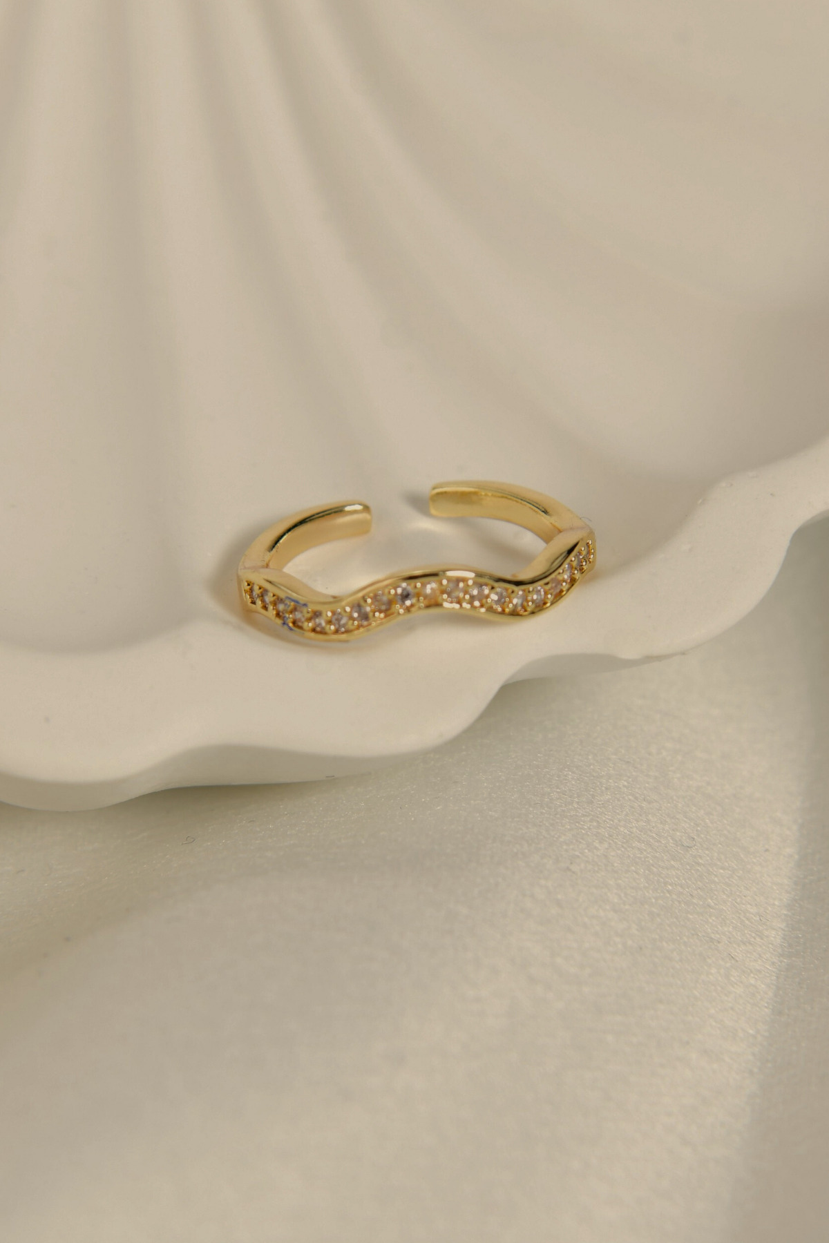 Dalgalı Model Üzeri Taşlı Çelik Görünümlü Xp Eklem Yüzüğü