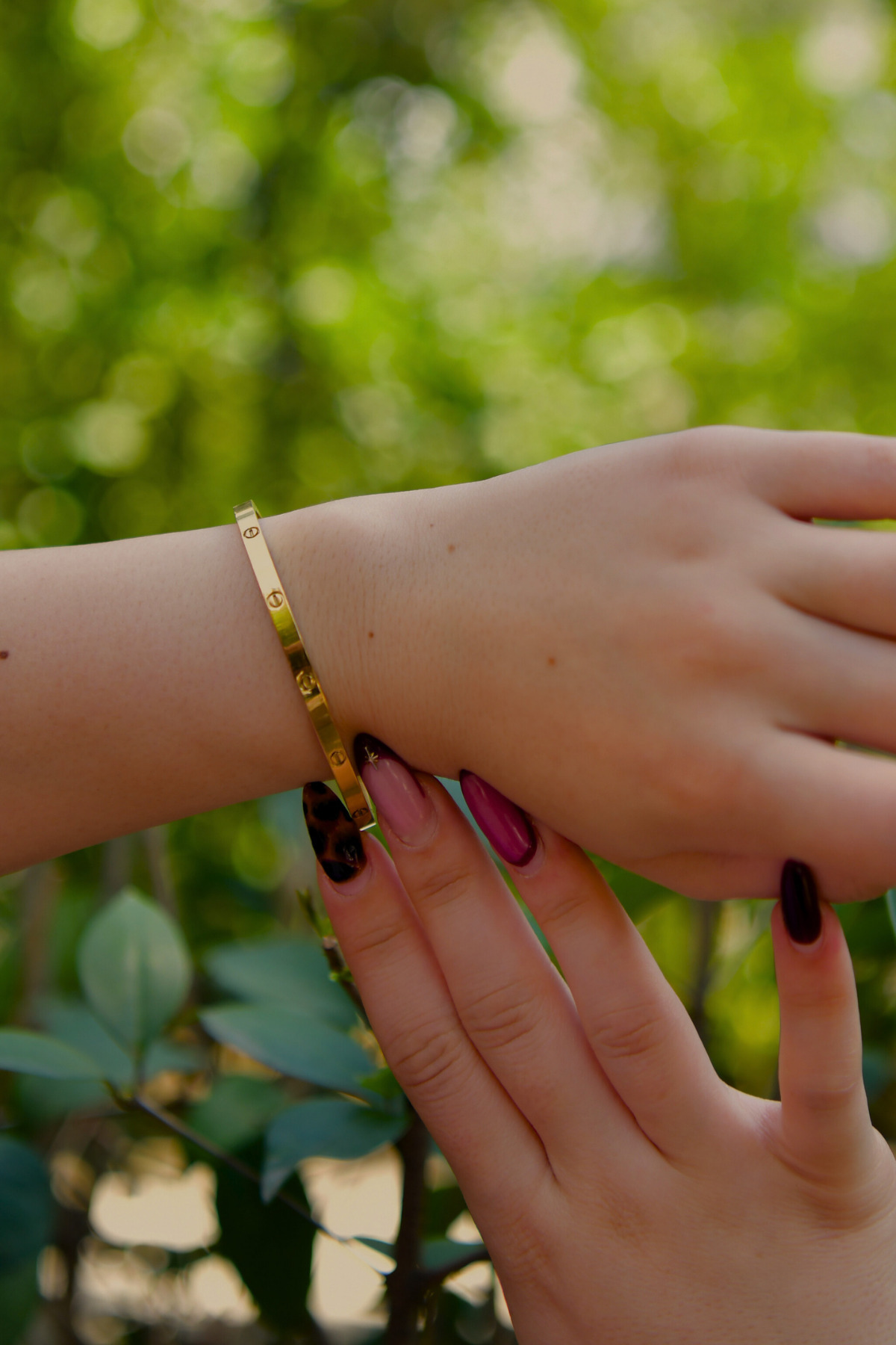 Vida Desenli Taşlı 62mm Çapında 4mm Kalınlığında Kelepçe