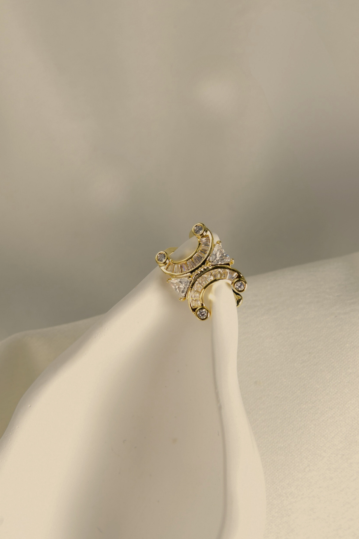 Baget Taşlı Hilal Model/At Nalı Earcuff