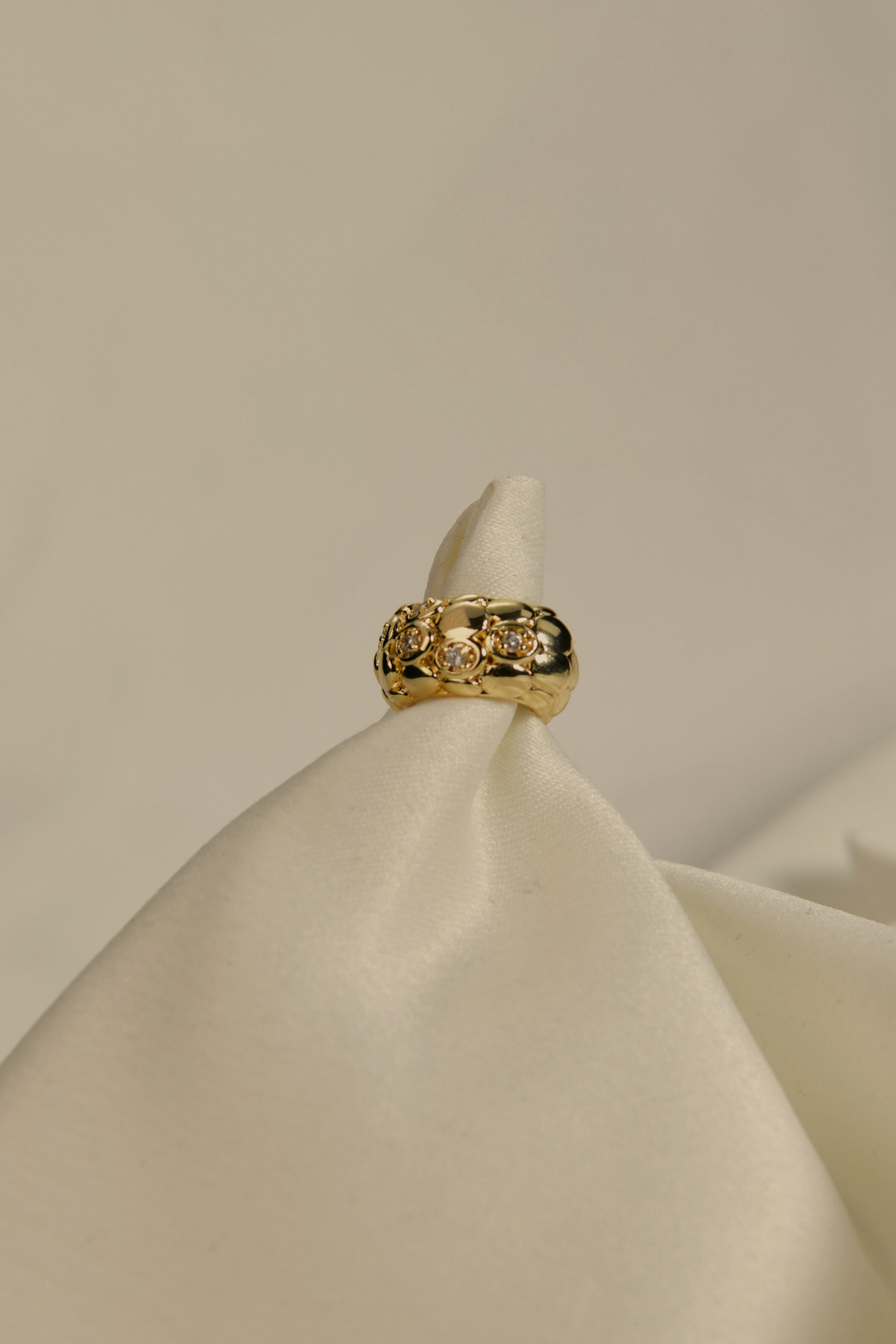 Yılan Derisi Desenli Üzeri Taşlı Çelik Görünümlü Xp EARCUFF