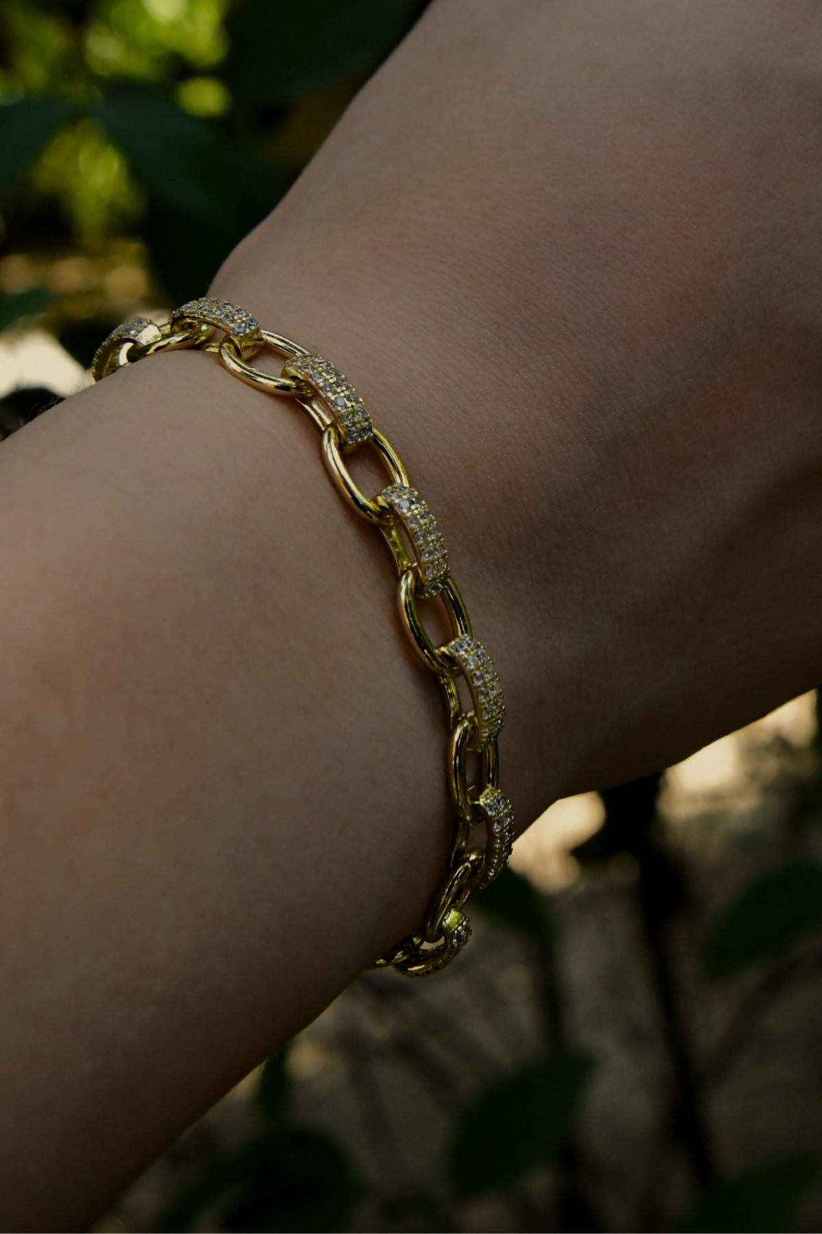 XP Altın Kaplama Zarif Taş İşlemeli Kadın Çelik Görünümlü Xp Zincir Bileklik