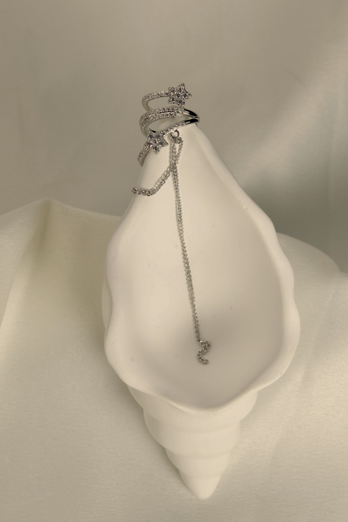 3 Sıralı Taşlı Yıldız Figürlü Sallantılı Earcuff