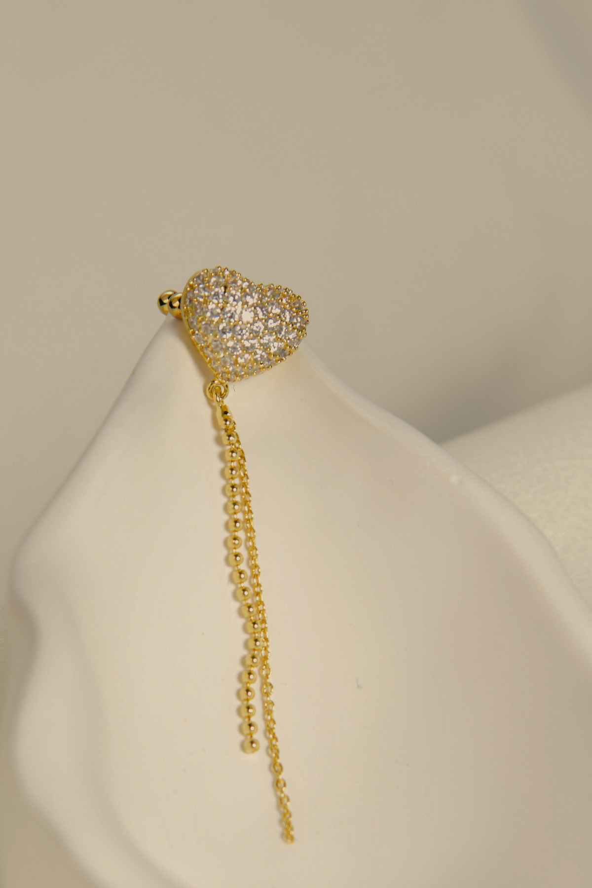 Kalp Figürlü Üzeri Taşlı Ucu Sallatılı Earcuff