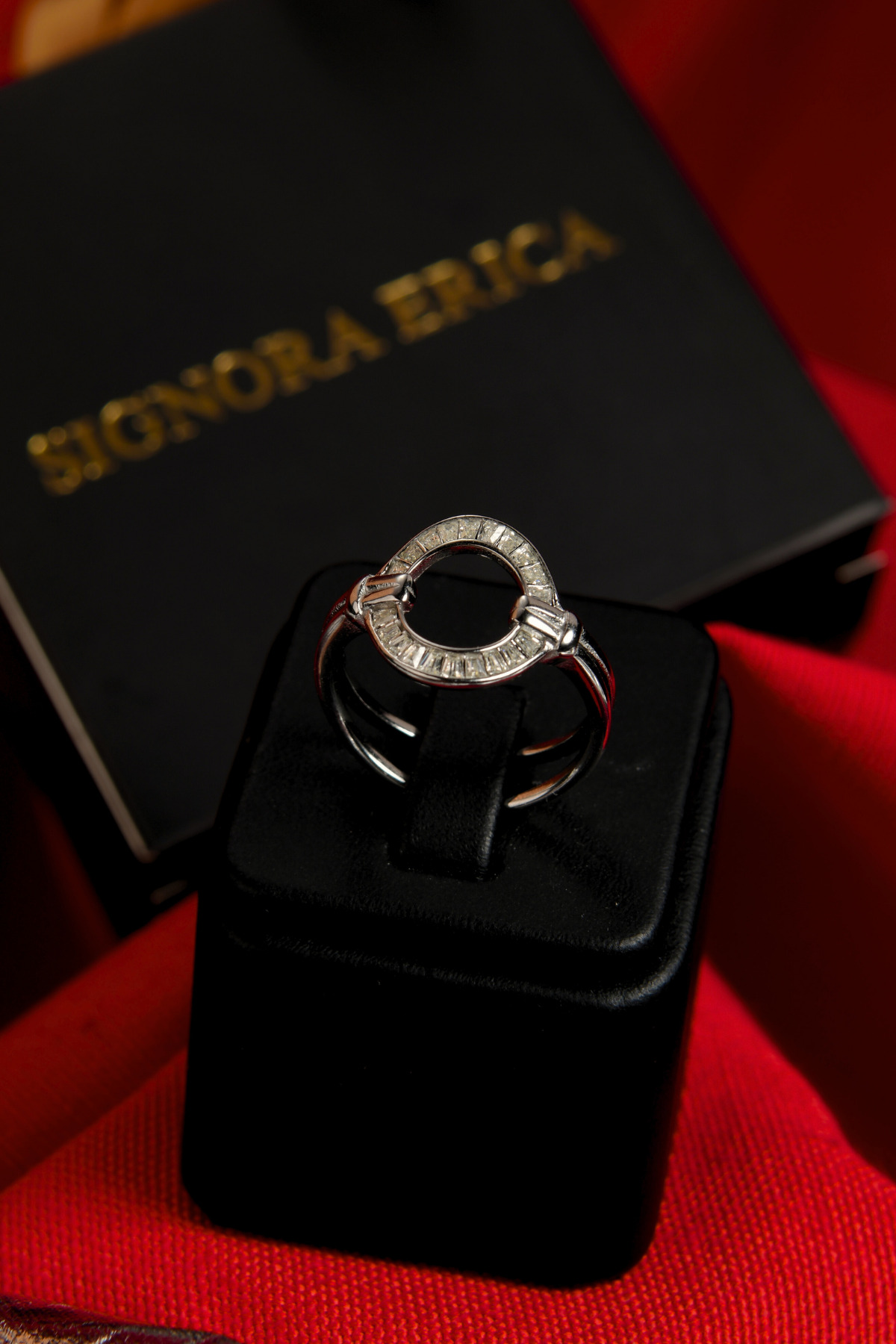 Ortası Boş Etrafı Zirkon Taşlı Ayarlanabilir Çelik Görünümlü Xp Yüzük