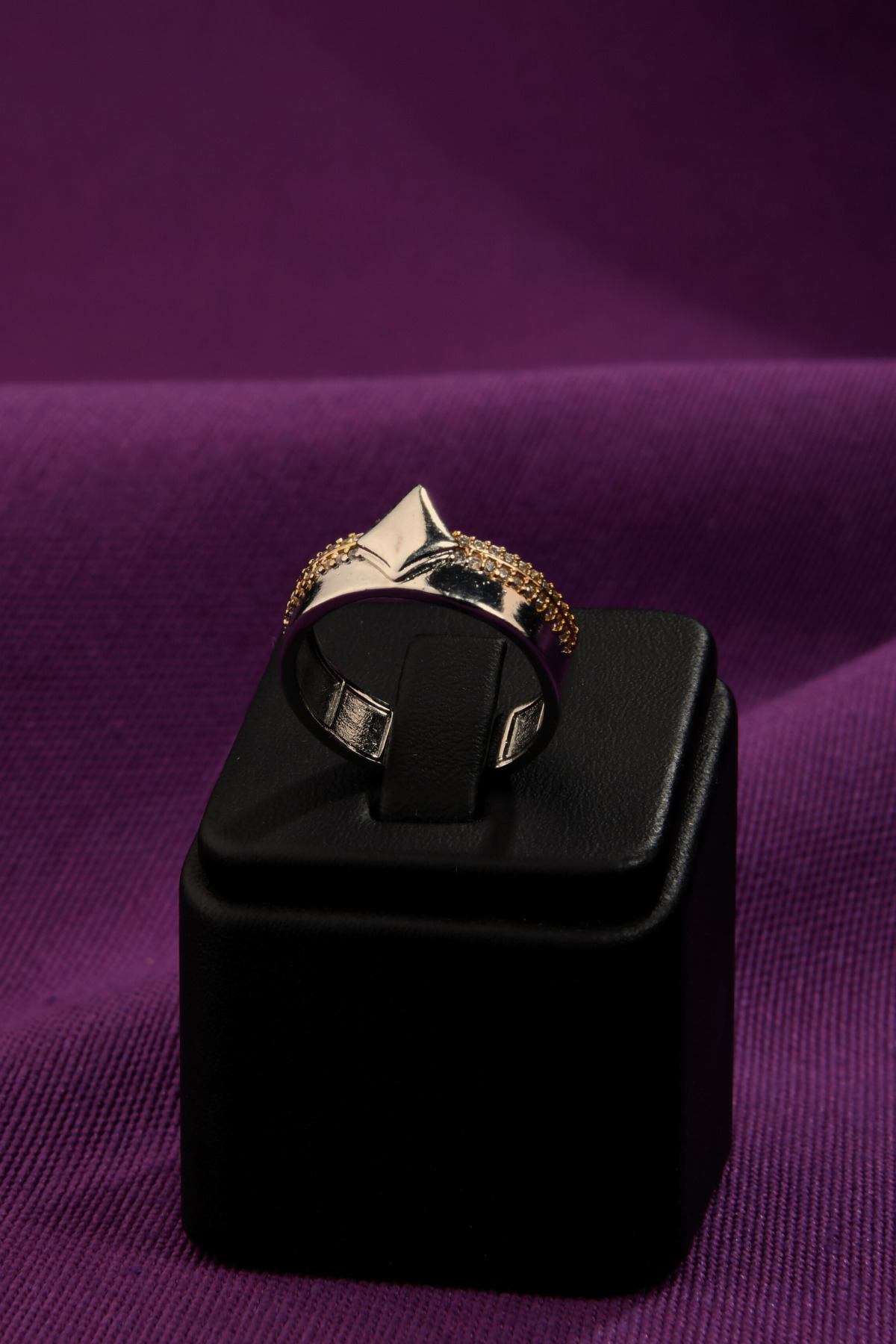 Üzeri Taşlı Mızrak Desenli Sarı Taşlı Ayarlanabilir Yüzük Çelik Görünümlü Xp