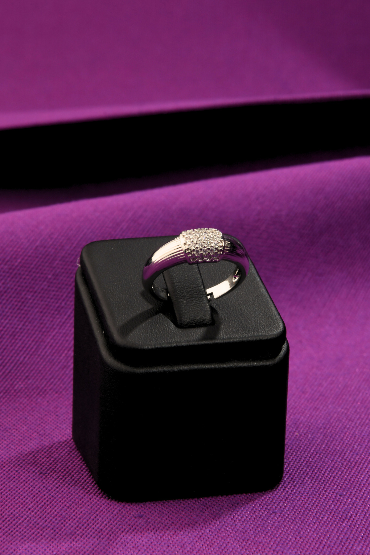 Üzeri Çok Taşlı/Işıltılı Ayarlanablilir Yüzük Çelik Görünümlü Xp