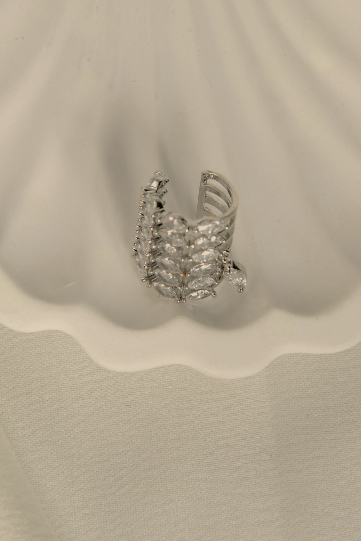 6 Sıralı Üzeri Taşlı Ucu Sallantılı Earcuff